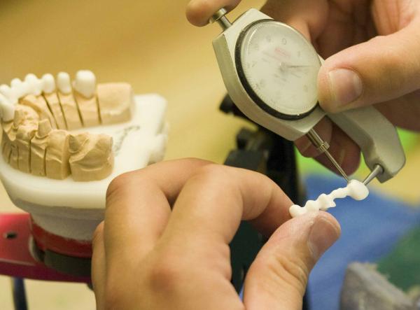 Günstige Zirkon Zahnkrone aus deutschem Dentallabor MAXiDENT mit fünf Jahren Garantie: Laborpreis: 99,00 EUR