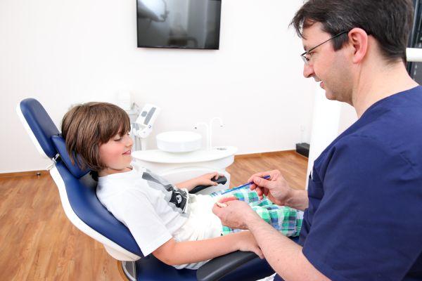 Schonende und schmerzfreie Zahnarzt Behandlung.