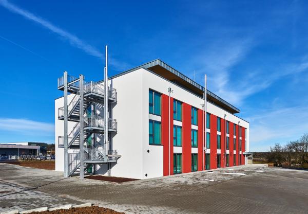 Holz und Beton  laden zur Nachtruhe ein