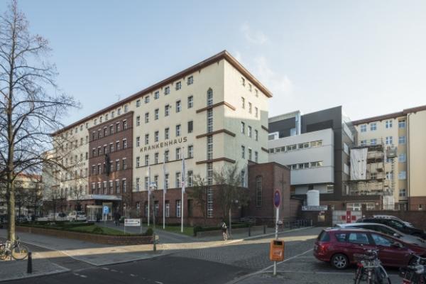 Robust und effizient: Wandheizung in OP-Räumen 