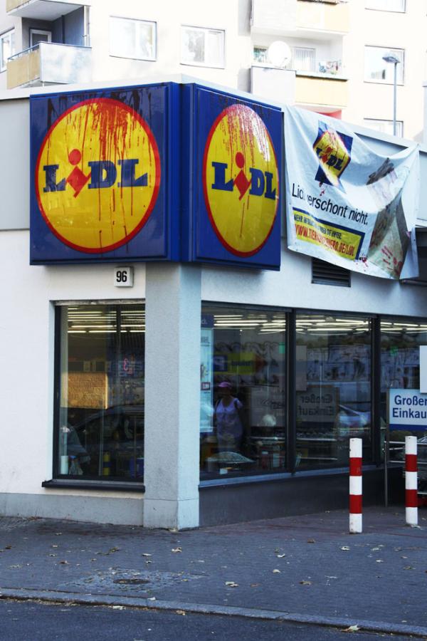 LIDL entfernt Tierschutzbanner in Berlin - wird es dem Discounter zu bunt? 