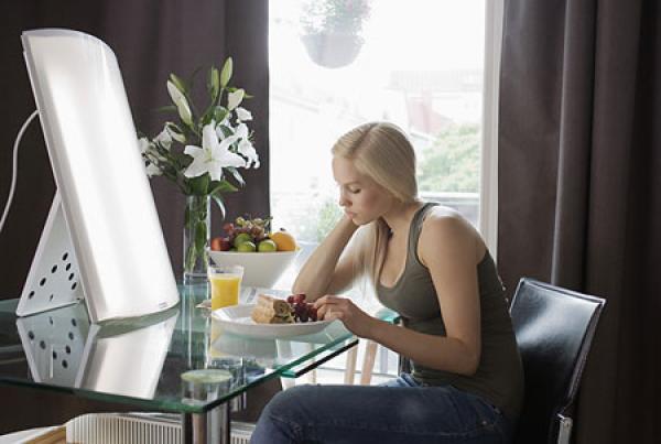 Lichttherapiegeräte mit Vollspektrumlicht: beste Wirkung gegen depressive Phasen und Müdigkeit