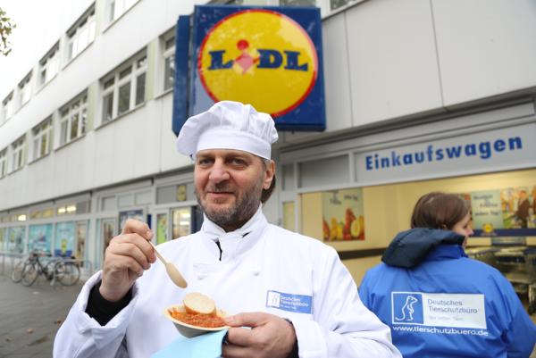 "LIDL verschont nicht" Bundesweite Aufklärungskampagne gegen Billigfleisch endete vor 100. LIDL-Filiale 