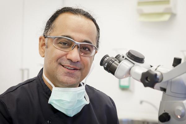 Duisburger Zahnarzt erneut geehrt: Dr. Mustafa Ayna international spitze!