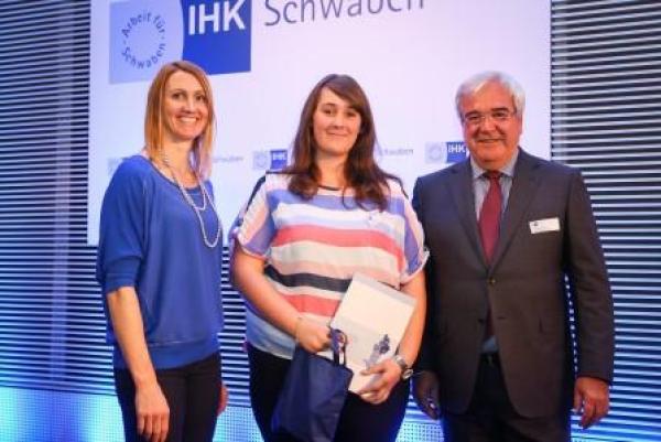 WEKA MEDIA hat die jahrgangsbeste Medienkauffrau aus der Region