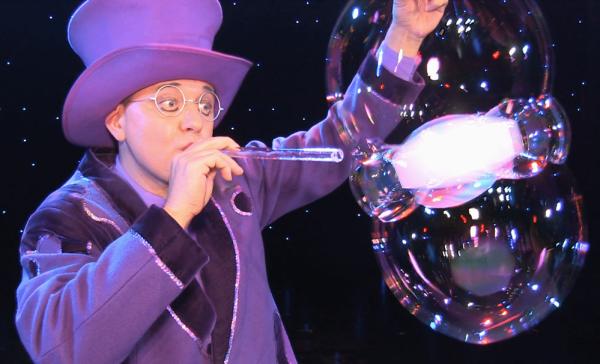 Künstler boten beste Unterhaltung für Weihnachtsfeier der Firma