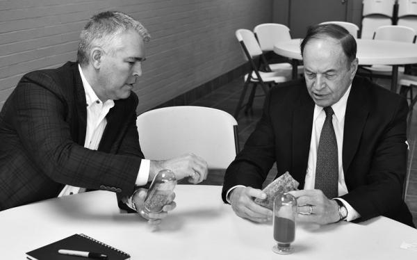 US-Senator zieht positive Bilanz nach Treffen mit Alabama Graphite