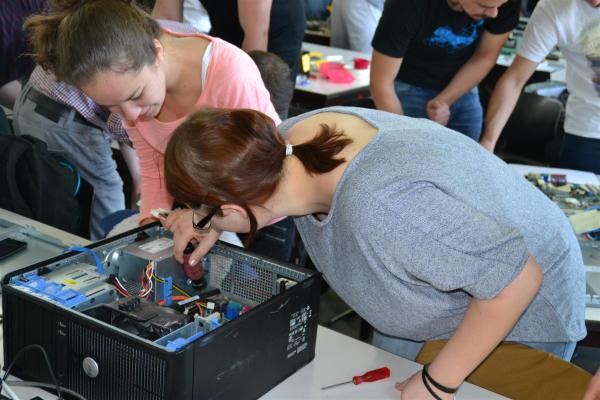 Informatik wird weiblich - Erstmals mehr Frauen als Männer in einem IT Studiengang der Hochschule Reutlingen