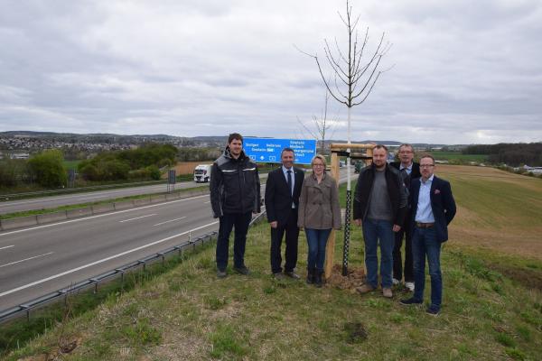 Beitrag für Umwelt und Natur - Bäume der Wolf GmbH Internationale Spedition jetzt an der Autobahn A6