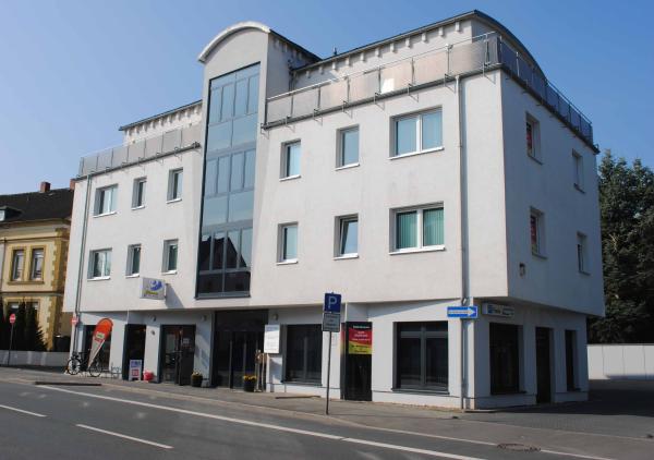 Unna-Massen / Dortmund, Best-Price-Dent: Preiswerte Vollzirkon-Zahnkrone aus deutschem Dentallabor