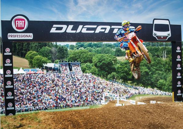 Fiat Professional Markenbotschafter Tony Cairoli ist zum neunten Mal Motocross-Weltmeister