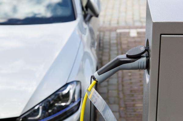 GVV-Privat erweitert Versicherungsschutz für Elektro- und Hybridautos