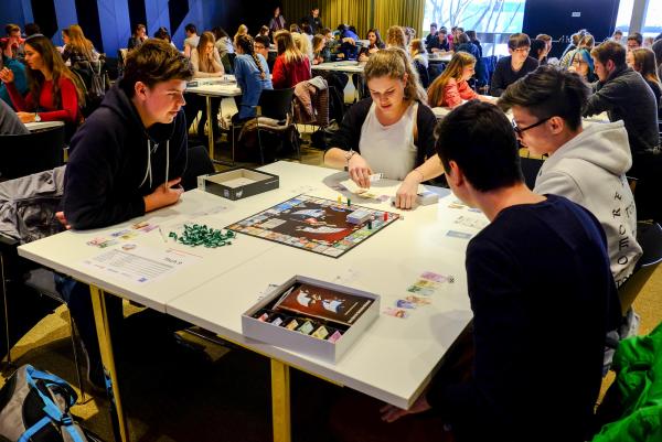 Wirtschaftskompetenzen spielerisch anwenden beim SCHOOLGAMES Bundesfinale
