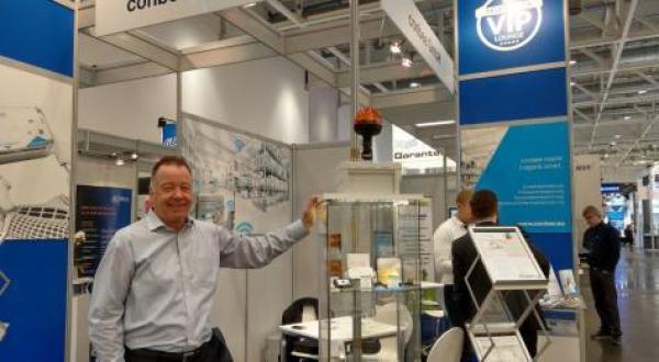 "Telematics VIP-Lounge" | CeMAT: Container kommunizieren - Bierdeckel melden den Wasserstand