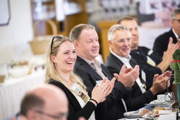 Durch persönliche Empfehlungen neue Kontakte gewinnen: Firmennetzwerk erreicht immer weitere Kreise