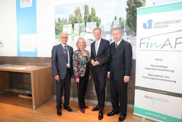 IfKom: Stellvertretender Bundesvorsitzender Franz-Josef Müller aus Hagen erhielt höchste IfKom-Auszeichnung