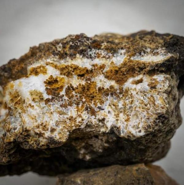 Aurania identifiziert weitere mineralisierte Zone und Caledonia präsentiert Produktionszahlen