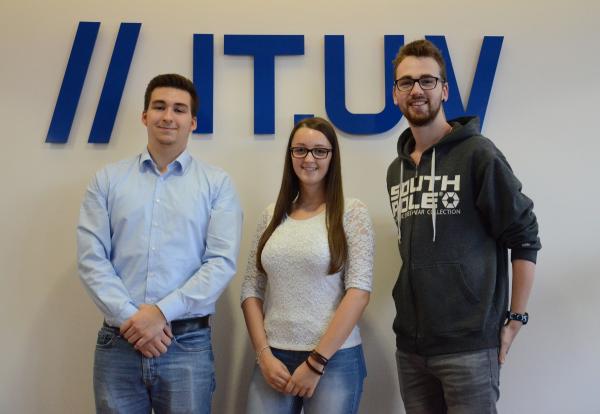 IT.UV und Nordakademie: drei neue Informatik-Studierende beginnen mit ihrer Ausbildung