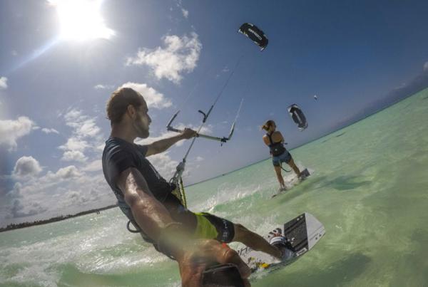 Kitesurfen lernen: Die wichtigsten Tipps und Reiseziele für Anfänger 