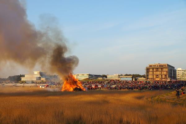 Osterfeuer in St. Peter-Ording und Ferienprogramm für Kids