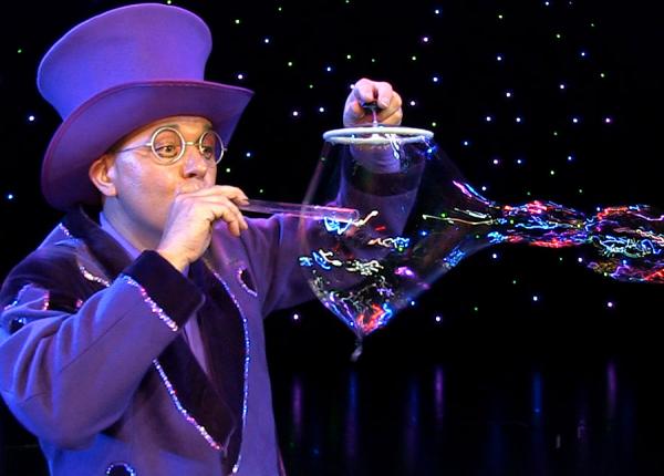 Seifenblasenshow war Höhepunkt der Sparkassen Veranstaltung