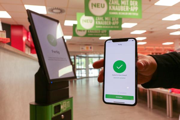 snabble ermöglicht Einkaufen ohne Kasse durch sichere Bezahlung per App bei Knauber