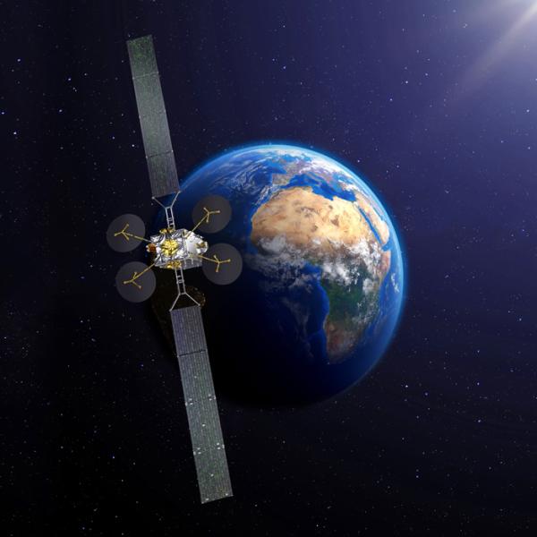 Eutelsat Satellit KONNECT fertig für Transport zum Startplatz am europäischen Weltraumbahnhof Kourou 