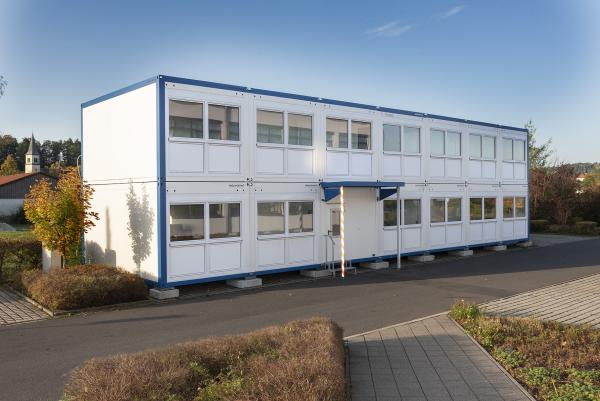 Schnelle und komfortable Bürolösung: Industrieunternehmen setzt auf mobile ELA Container