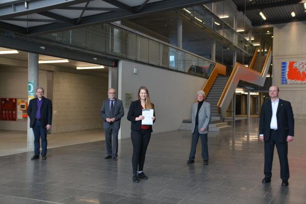 Franziska Rasp erhält den IfKom-Förderpreis 2020 des Bezirks Ostbayern  