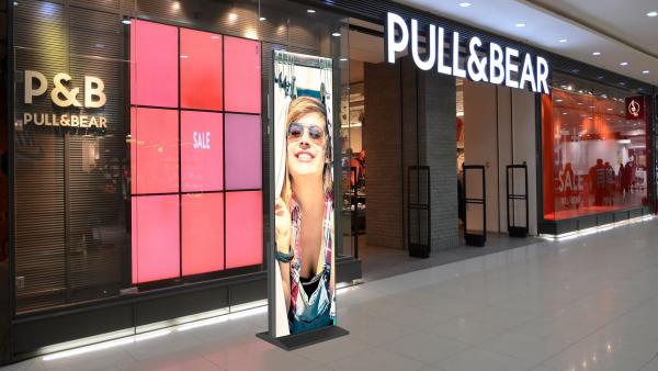 digitalSIGNAGE.de Indoor LED Stele für Digital Signage mit Cloud-Steuerung