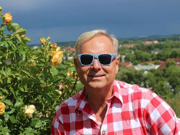 Themenartikel Uwe Rieder, der bayerische Vertriebsfreak bei "Noch erfolgreicher" Alexander Rusch Verlag