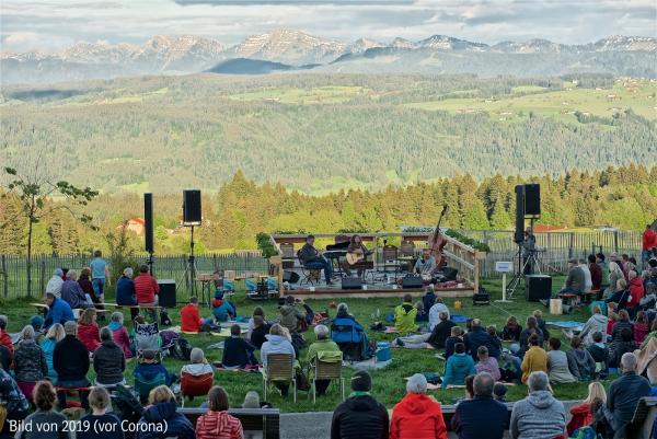 skywalk allgäu - Panorama-Theater mit den "Wendejacken"