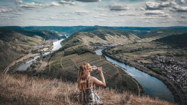 Neue Urlaubsbroschüren für Wein, Rad- und Wanderfreunde