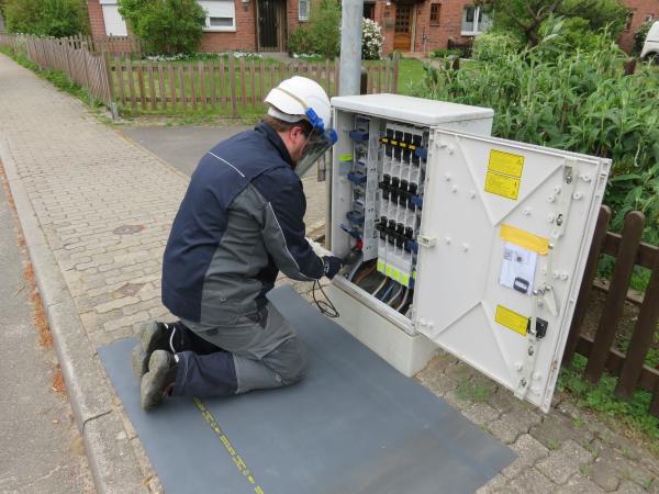 HanseWerk: Schleswig-Holstein Netz bringt 85 neue Kabelverteilerschränke in Lägerdorf auf den neusten Stand