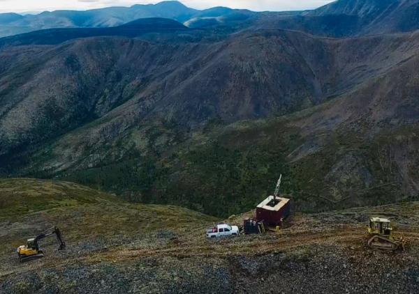 Im Yukon: Sitka Gold jetzt mit drittem Bohrgerät auf Goldprojekt RC aktiv