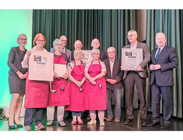 Drei GVV-Ehrenamtspreise für Suppe, Schultüten und Man- und Maschinenpower