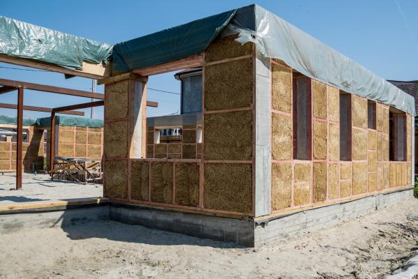 Klimaschonendere Wohn- und Bürogebäude: Neu- und Bestandsgebäude ökologischer und weniger klimaschädlich bauen
