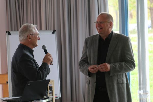 Hochschule zeichnet Prof. Dr. Dietmar Bönke mit bronzenen Ehrennadel aus