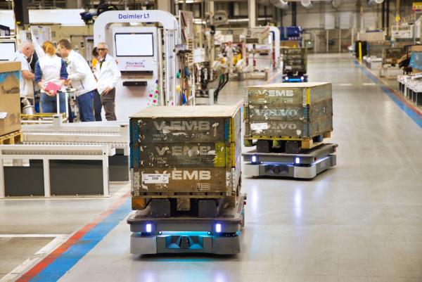 FORVIA verbessert seine Produktivität in der Logistik mit einer Flotte von MiR-Robotern