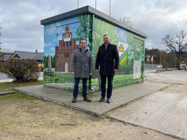 Kunst am Stromnetz in Brandenburg: E.DIS sorgt für kreative Gestaltung der Trafostation in Hennickendorf