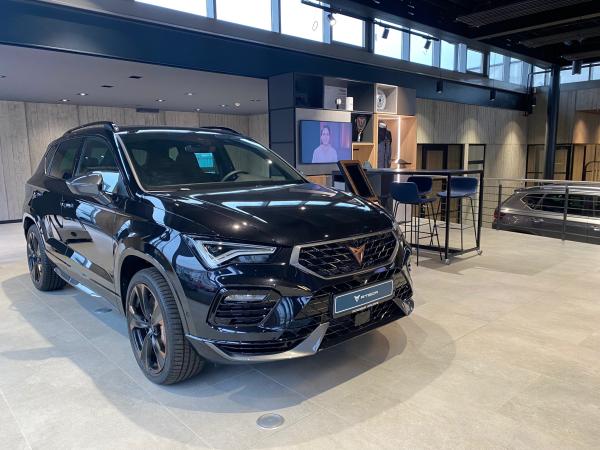 Autohaus Scherer setzt für die Showrooms der Marke Cupra auf Materialien von StoneslikeStones.  