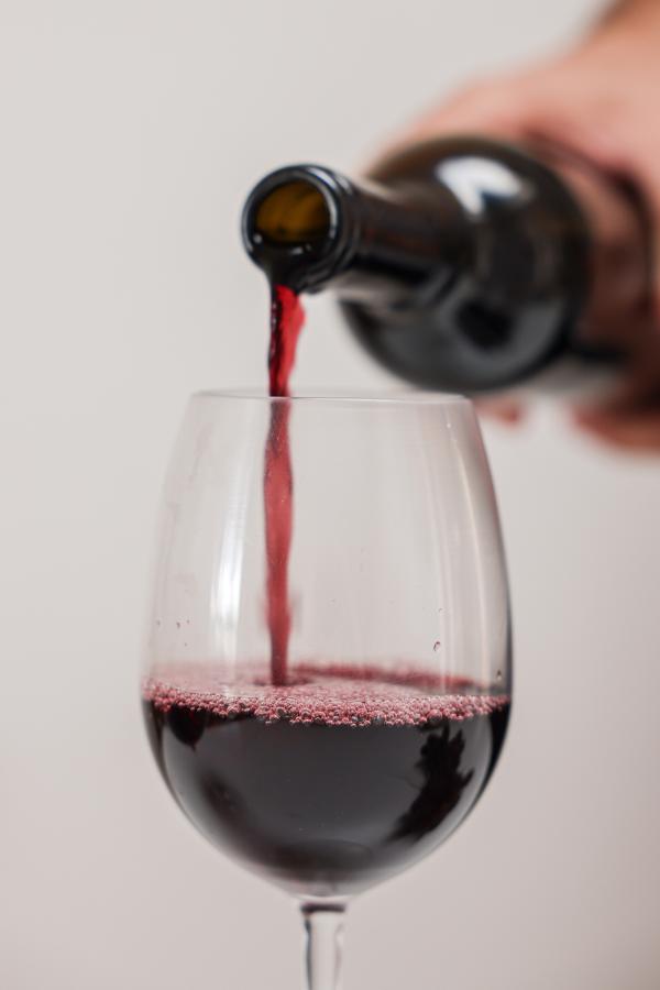 Stimmt es, dass Rotwein gesünder als Weißwein ist und wenn ja, warum?