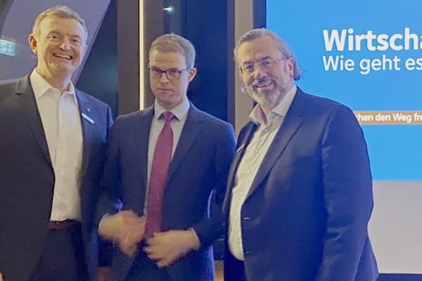Ausblick 2023: Wirtschaftsexperte Prof. Dr. Hennig motiviert beim Impulsabend der Volksbank Odenwald