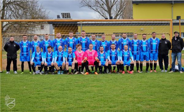 Elektronik Online Fachhändler "Tabius" sponsert Fußball Trikot-Set für den SSV Blau-Weiß 04 Barby