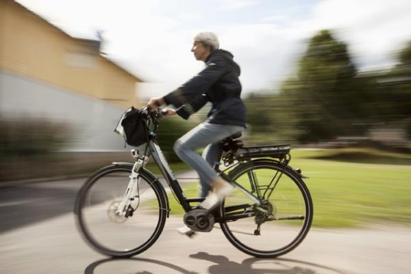 Unfälle mit dem E-Bike vermeiden - Verbraucherinformation der ERGO Versicherung