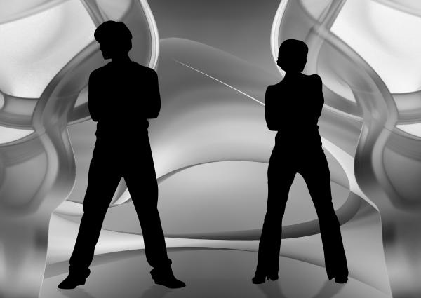 Firmenchef berichtet von Krieg im Unternehmen - Rechtsextremismus vs. Linksextremismus