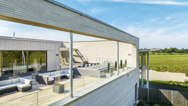 Wellness-Therme mit Ausblick: Neue Dachterrasse mit Komplettlösungen von Ardex und Gutjahr gestaltet