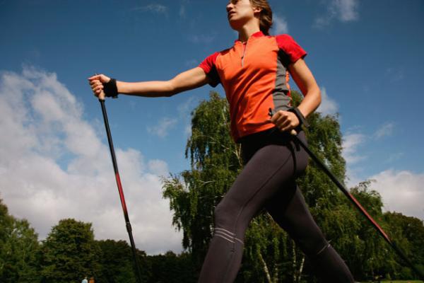 Mit Nordic Walking zu mehr Fitness - Verbraucherinformation der DKV