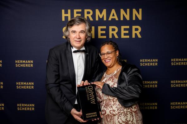 Patricia Porzel holt den 15. Internationalen Speaker Award nach Würzburg