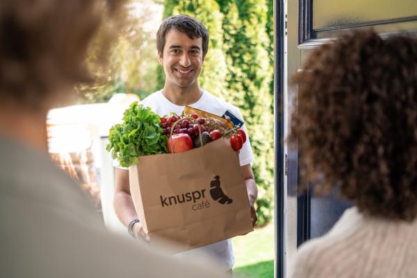 Grenzenloser Einkauf: Knuspr startet Sonntagslieferung durch Gastro-Tochter